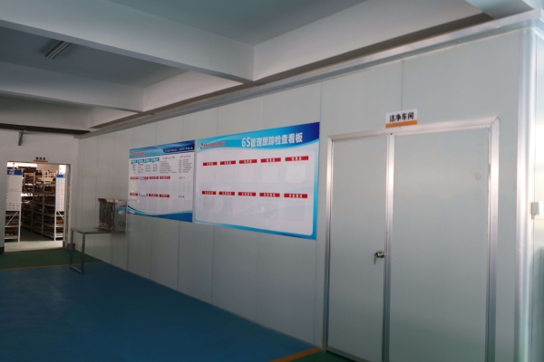 吸塑包裝(zhuāng)生産(chǎn)車間
